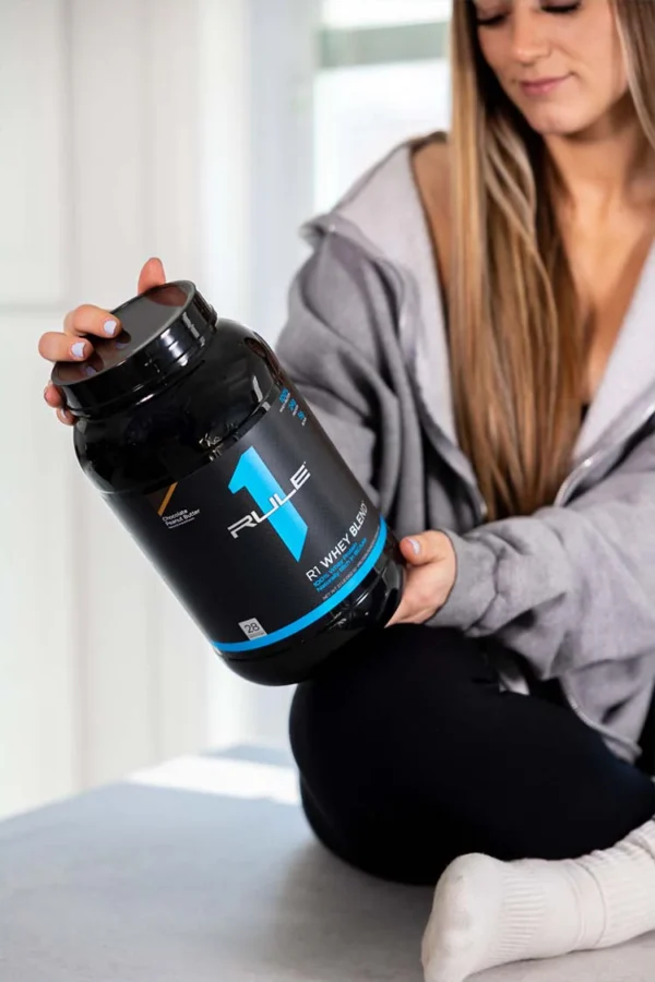 rule1-whey-scoop-closeup